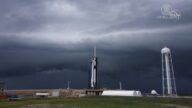 完美对接！SpaceX龙飞船宇航员进入国际空间站