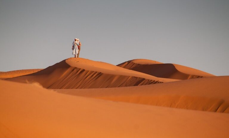 沙漠驚現200年沉船 莫非真存在時空之門？(組圖/視頻)