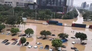 广州暴雨 路浸没车冲走 官媒噤声