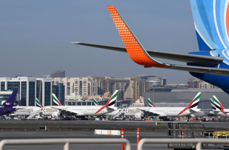 中共病毒衝擊航空業 傳阿聯酋航空將裁員3萬人