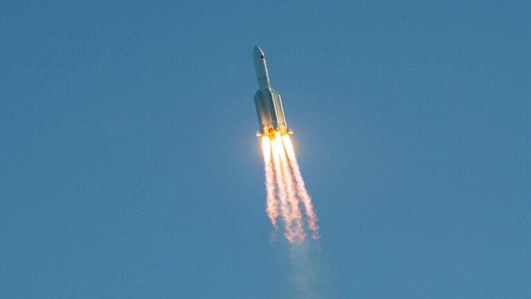 中共長征火箭失控墜落 美太空軍緊盯動態