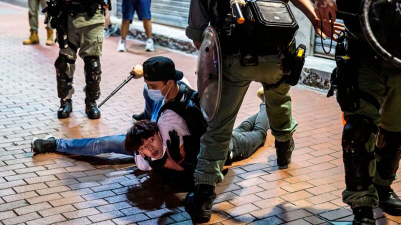 组图：母亲节港警暴力升级 施暴记者拘捕百人