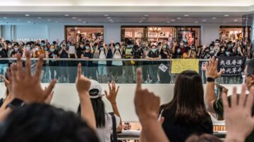 香港抗暴風雲再起 母親節「和你唱」遭鎮壓逾百人被捕