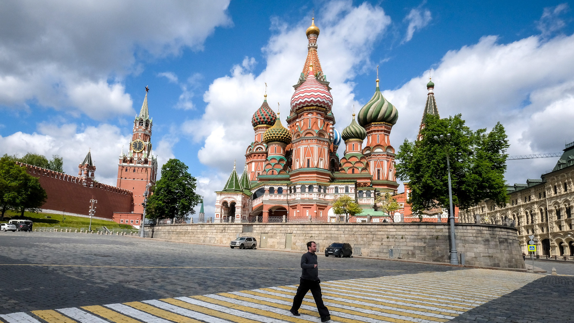 Москва выхода. Lockdown в Москве. Lockdown Moscow. Москвичи на выход из Москвы картинки.