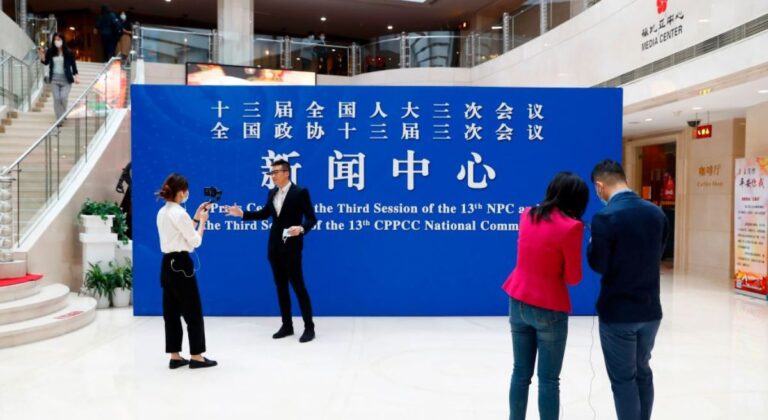 中國第一季GDP同比下降6.8%  消費投資出口全停擺