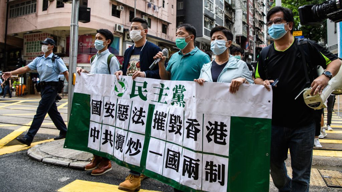 香港抗争再起数以百计示威者齐聚铜锣湾游行