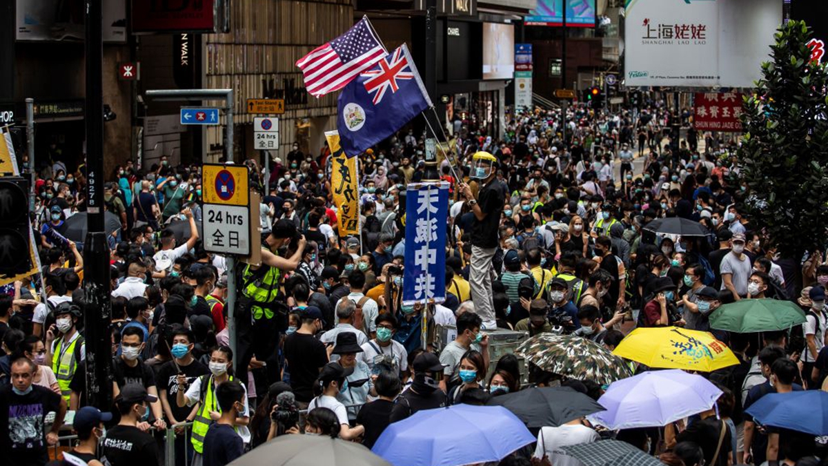 香港 反恶法大游行 男警失控抱走女记者 中共两会 反恶法游行 天灭中共 新唐人中文电视台在线