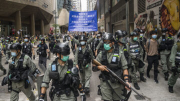 港國歌法二讀 警水炮車裝甲車通宵戒備