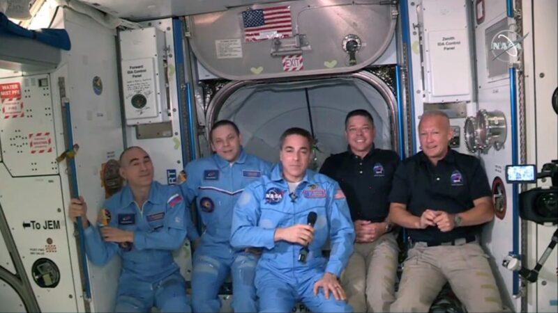 【重播】SpaceX龍飛船上太空 宇航員進駐太空站（同聲翻譯）