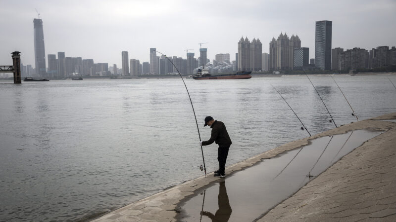綠色情報員：中國江河「被餵藥」 吞下未知疫劫
