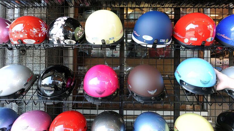 「一盔一帶」新規上路 大陸全民搶頭盔價飆10倍