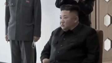 金正恩露面视频流出 脚步不稳两眼发直