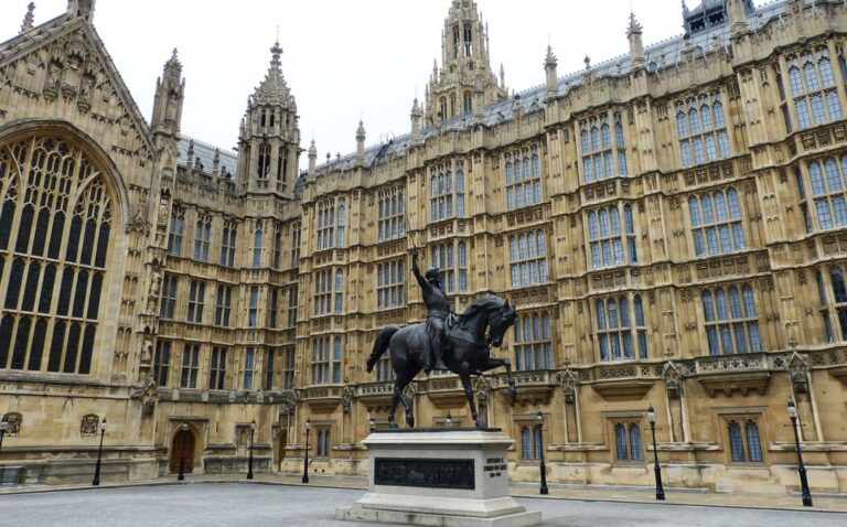 遏制中共極權 英智庫建議:可考慮承認台灣主權