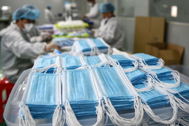 陸媒曝90%廠家慘賠 中國口罩泡沫破裂