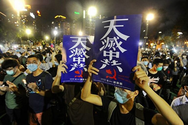 香港維園再現壯觀場景 上萬港人無懼悼64