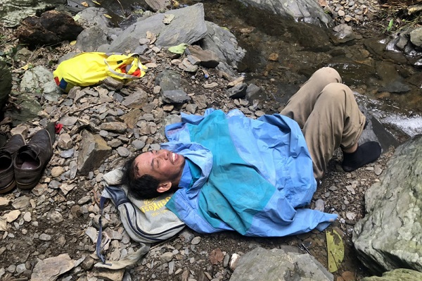 奇蹟！山區迷路10天 屏東男子靠喝水和尿支撐獲救
