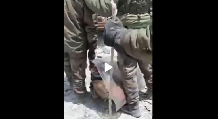 中共軍人被印軍俘獲扔胯下 喊救命戰友不理 黨媒沉默