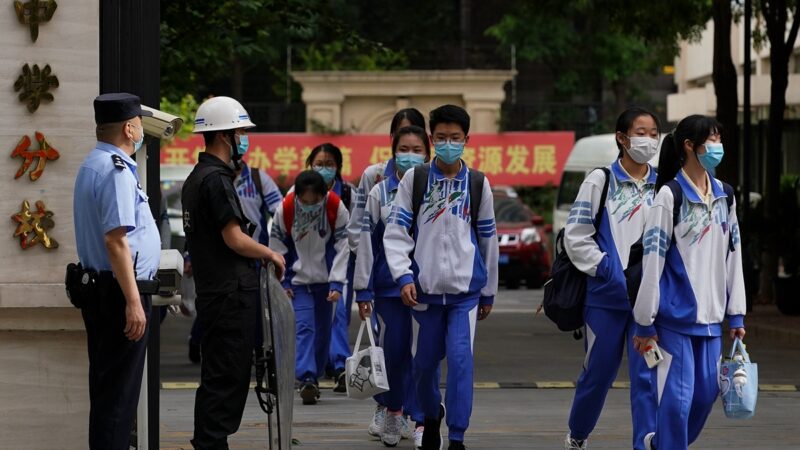 陕西53名学生神秘发烧 官方称“鼻病毒”