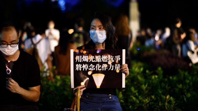 悼六四逾万港人举烛光 香港民主派忧恐成绝响