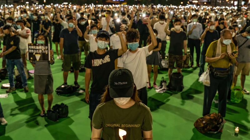 香港維園及多區燭光悼六四 警方抓4人（視頻）