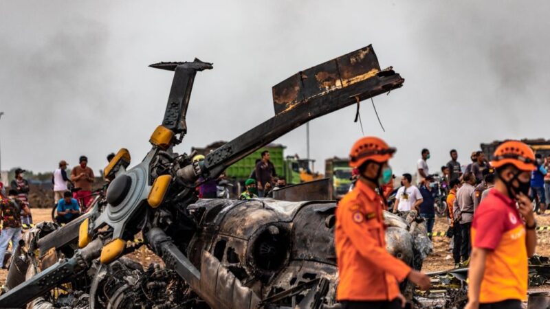 印尼军方训练机坠毁 军人4死5伤