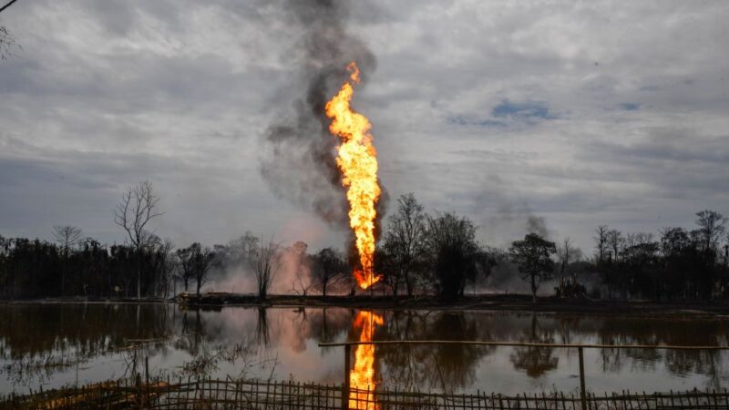 印度油井天然气外泄2周后爆炸 酿2死2500人撤离