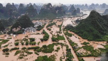 南方洪水持續上漲 暴雨預警不斷升級