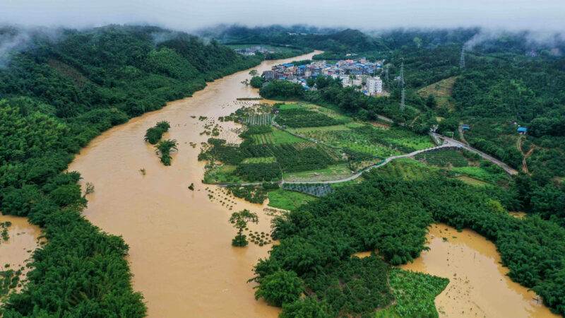 【禁聞】暴雨盤踞 水庫泄洪 中國26省泡水