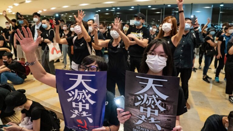 國安法壓境 香港眾志解散 港人七一仍上街