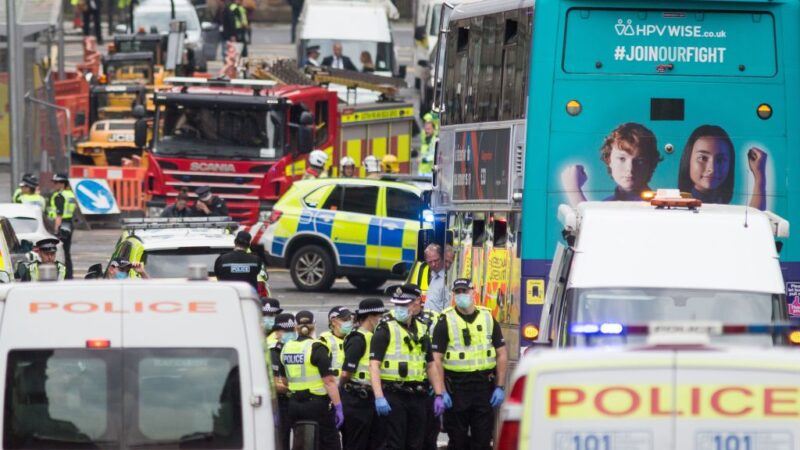 英国持刀攻击事件酿6伤 凶嫌遭警方撃毙
