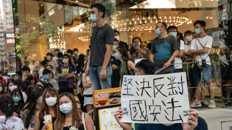 香港人週日靜默遊行 抗議港版國安法