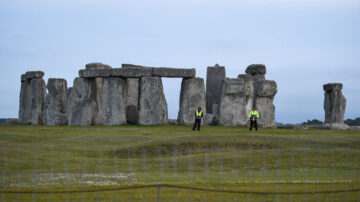 驚人發現！英國巨石陣旁發現4500年前巨大豎井圈