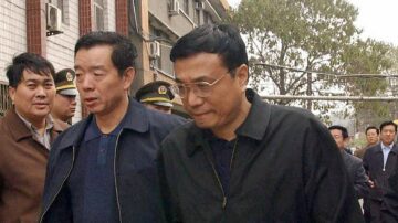 網民熱傳：李克強擺地攤，遇到城管習近平