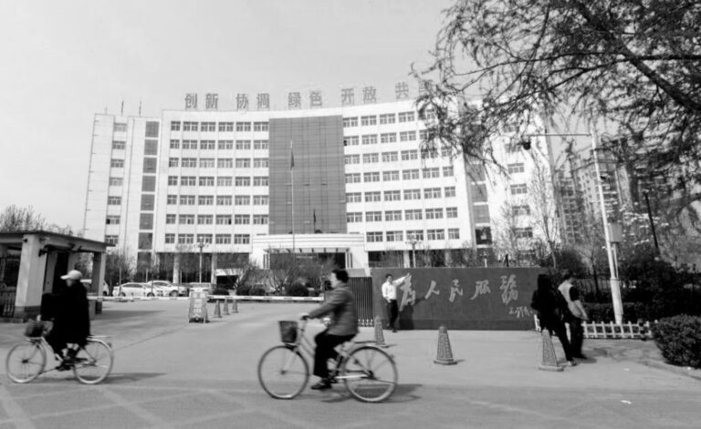 李克强未講更大危機 官員:地方背巨債全靠印鈔度日