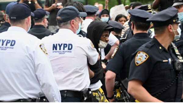 紐約上週犯罪率激增 市長削警察資金川普喊不