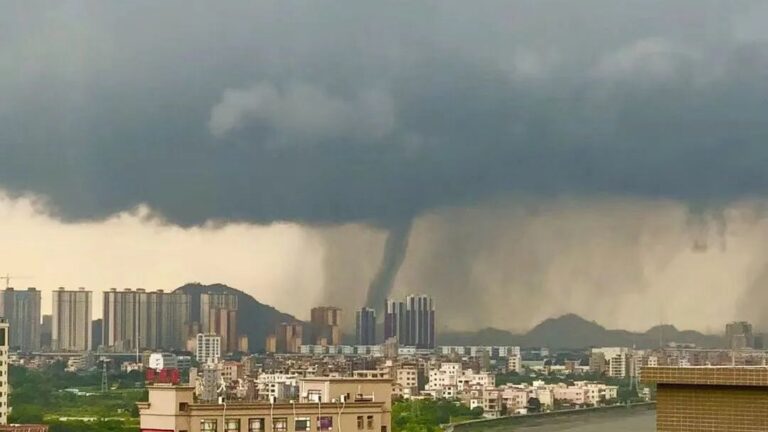 東莞驚現「龍吸水」 強風暴雨閃電8000次