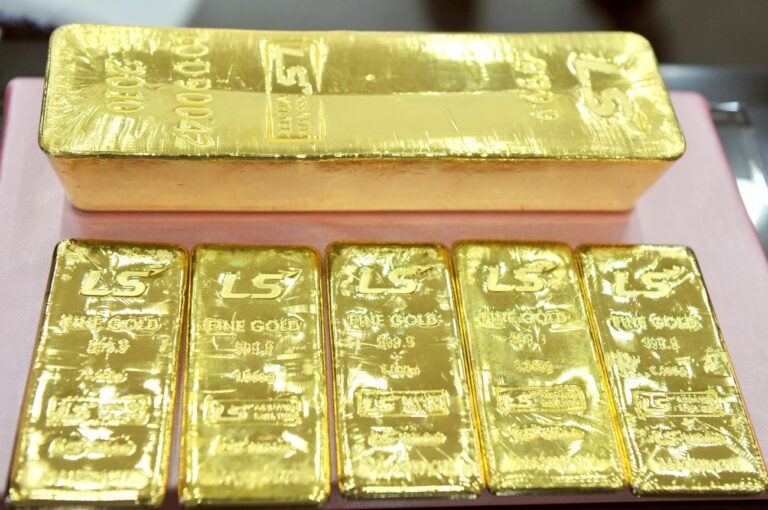 黃金狂跌近135美元 多頭風險上升 專家評說走勢