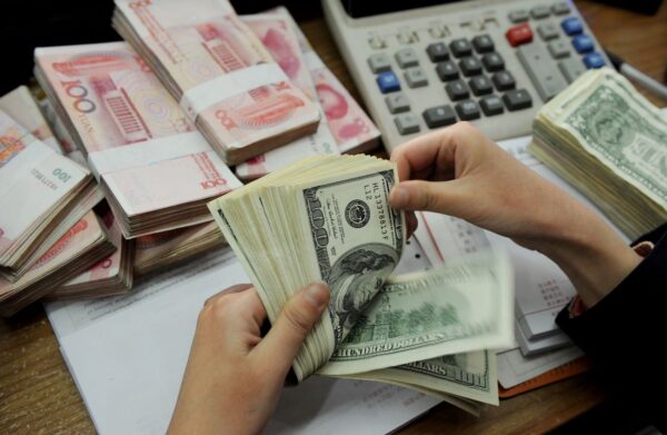 中聯部官員說漏嘴 人民幣與美元脫鉤不遠了(視頻)