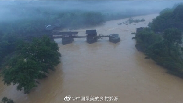 江西800年廊橋被洪水衝毀一半 官稱只是皮外傷