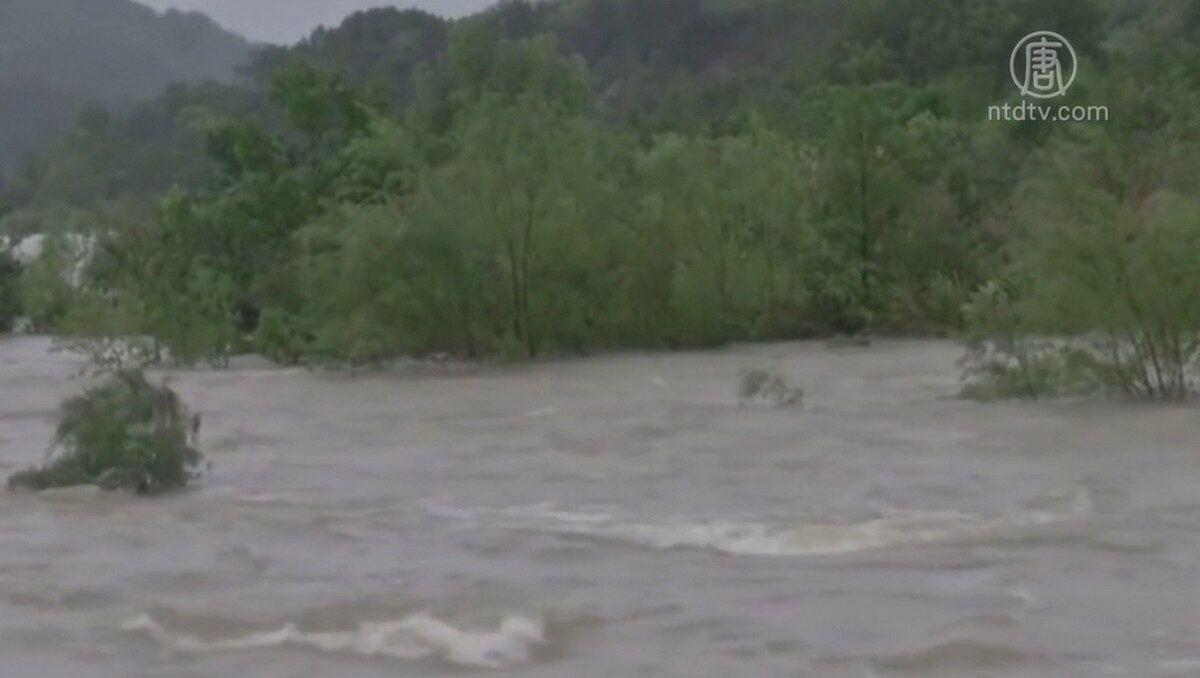 【禁闻】长江上游再降暴雨 重庆万州街道水深2米