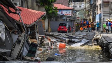 台灣新北施工路面塌陷 壓斷瓦斯管 住戶受驚嚇