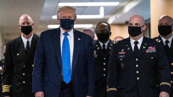 川普首次戴口罩公開亮相 媒體聚焦
