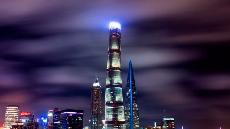 上海第一高楼变水帘洞 60楼漏到9楼(多视频)