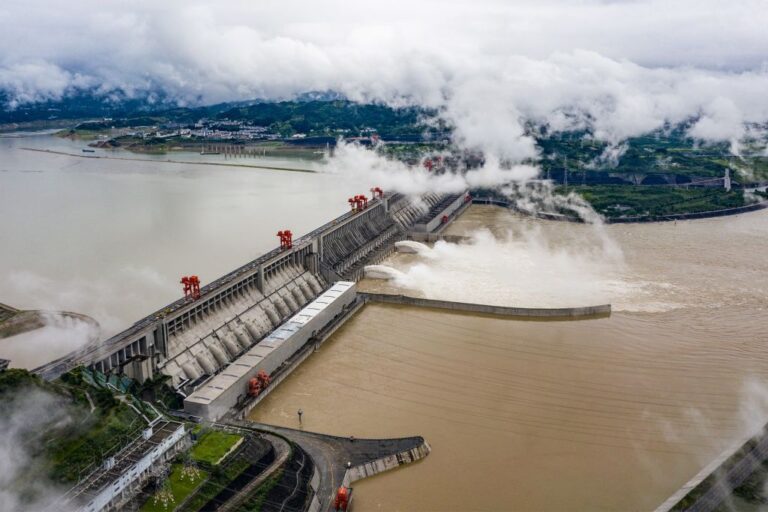 三峽大壩現出原形 中國還有8萬「定時炸彈」