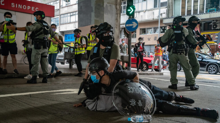 無懼國安法 上萬港人七一抗爭 警抓180人