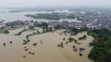 “一江一河一湖”洪水齐发 安徽炸堤荆州发红色预警