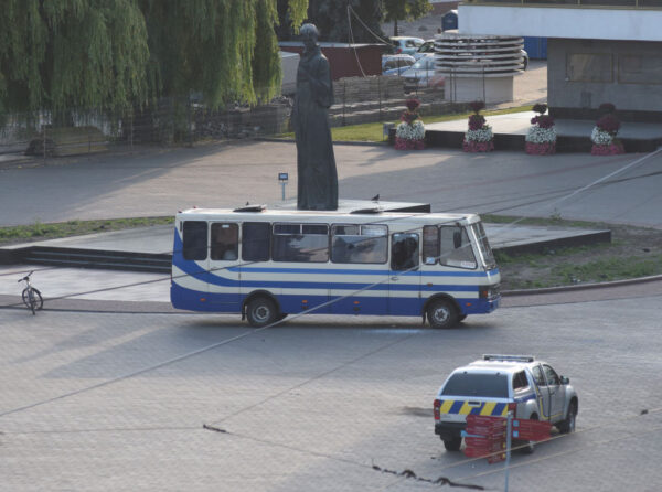 挾持公車13人質 烏克蘭出動裝甲車 武裝男遭制伏