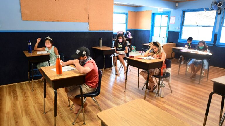 5頂級兒科專家支持開學 《華日》編輯部批民主黨作梗