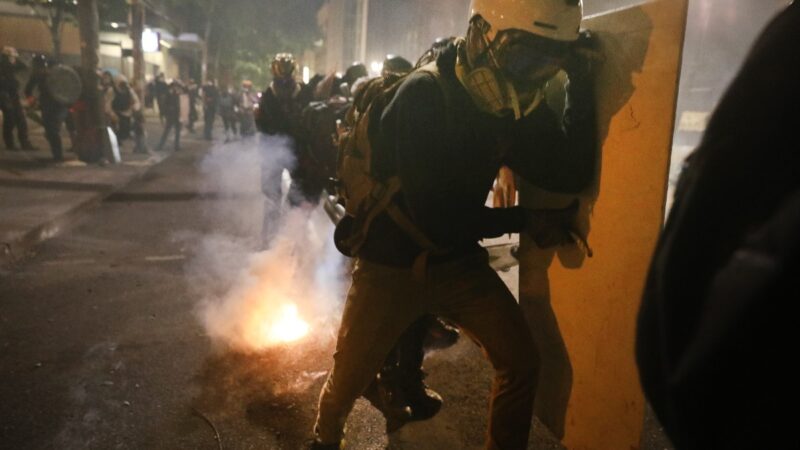 記者曝波特蘭暴亂細節 警察為生命安全擔憂