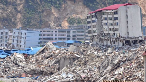 异象 一周内发生14起地震中国将有巨变 中国大陆灾祸连连 瘟疫 水灾 新唐人中文电视台在线